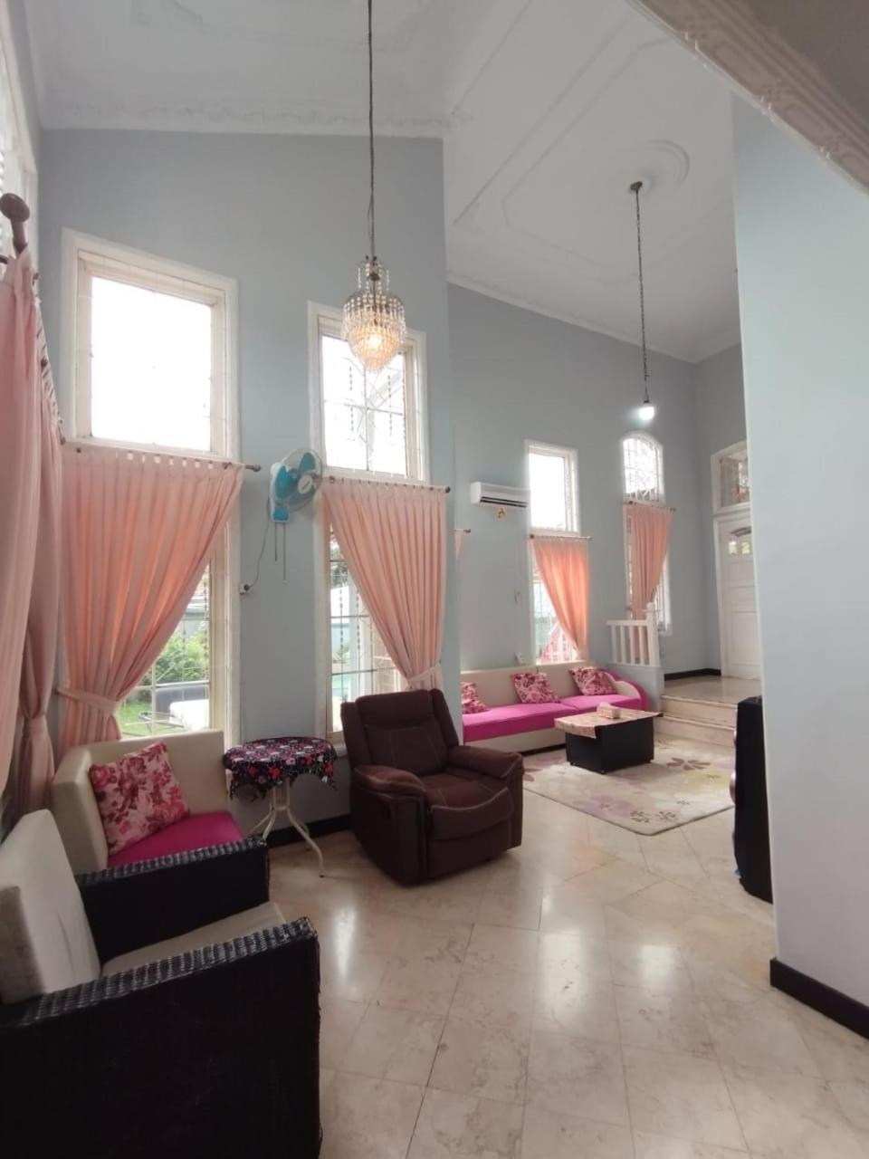 Vila Princess,Sentul 4Bedroom Dan Tenda Camping,Private Pool, Tenis Meja, Mini Billiard, Karaoke, Ayunan,Bbq, 08Satu3 80Satu6 4Satu5Satu 茂物 外观 照片